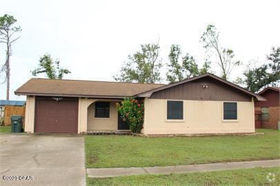Building Photo - "Charming 3-Bedroom Retreat with 2 Full Ba... Rental