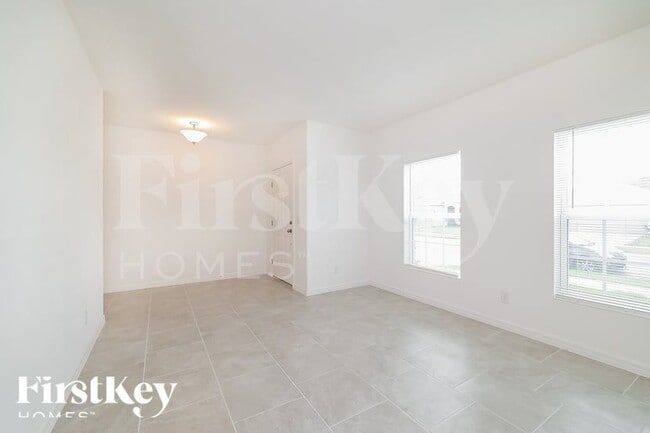 888 Avenal Ln