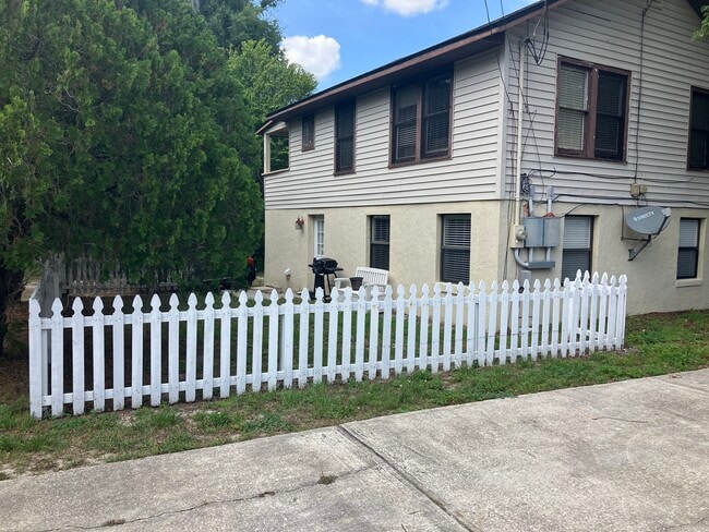 901 N Garfield Ave Unit Delightful Deland Apartment