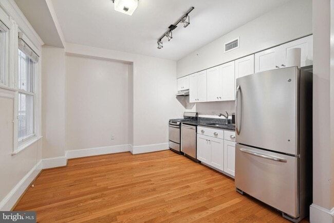 Building Photo - 1955 Locust St Unit 1R Rental