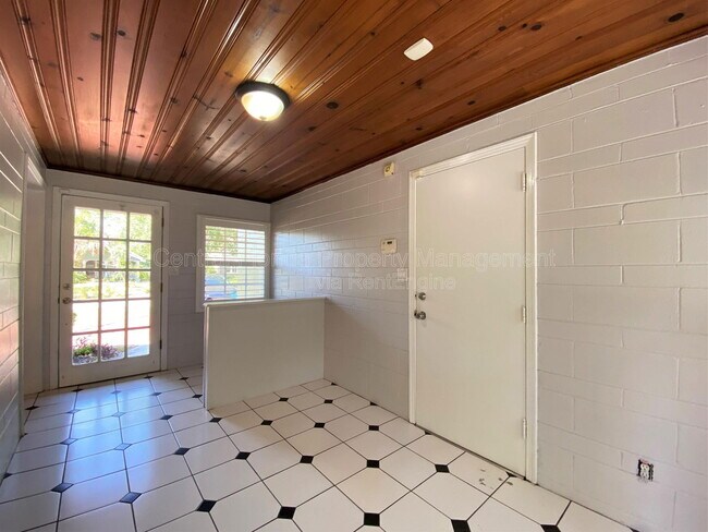 Photo - 256 E Crystal Lake St