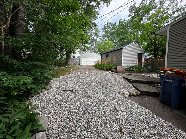 Photo - 619 Innes St NE