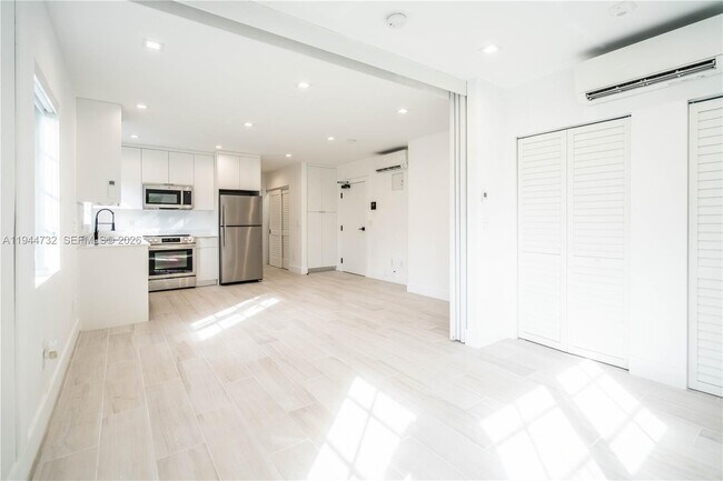 Photo - 960 Jefferson Ave Unidad 201