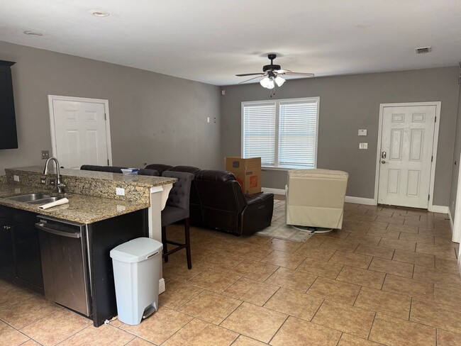 Photo - 4/4 HOUSE BY DOAK CAMPBELL STADIUM