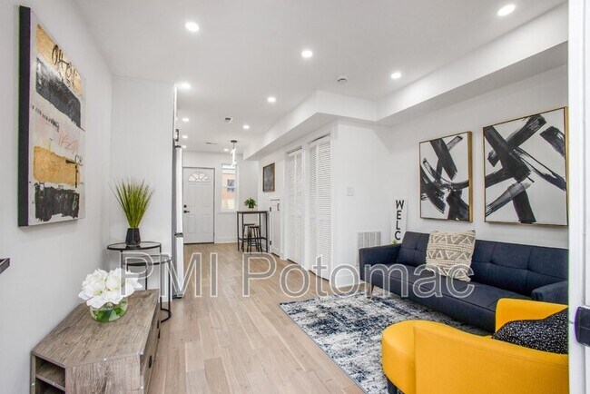 Photo - 702 19th St NE