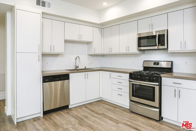 Photo - 744 Hartford Ave Unit 302