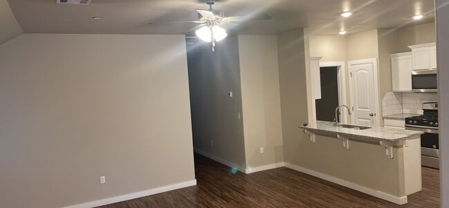 Building Photo - 5212 Oakwood Villa Ct