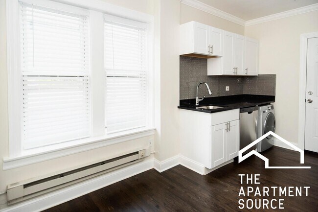 Photo - 3825 N Greenview Ave Unit 2E