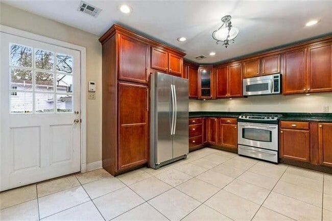 Photo - 4 Bedroom house in University Area !