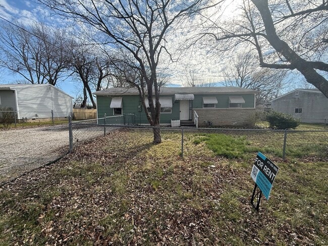 Building Photo - 3 Bed 1 Bath with Bonus Room Coming Soon!