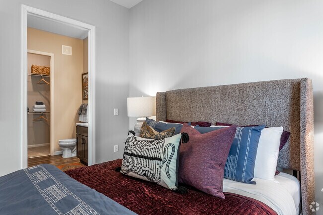 Suite C - 2Br, 2Br - 1,167 SF