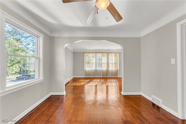 Building Photo - 1482 Genesee Rd Unit 2/UP Rental