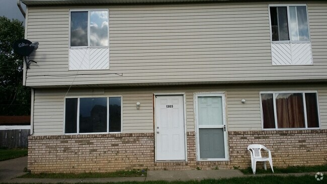 Building Photo - 2 BDRM SIDE BY SIDE DUPLEX FOR RENT. Rental
