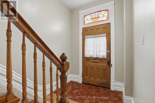 Photo - 303 Pall Mall St