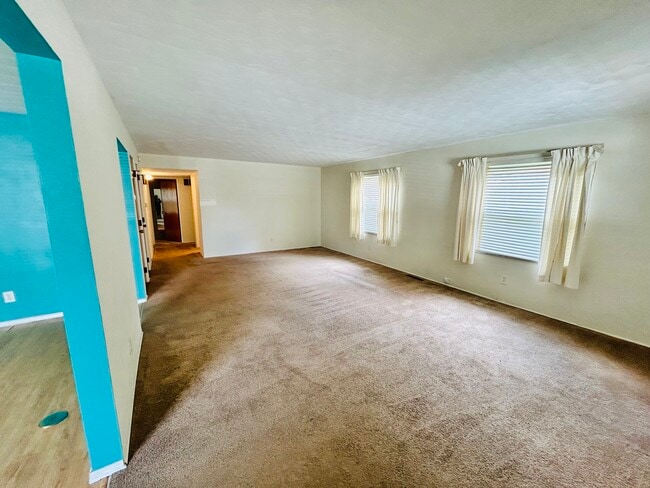 Large living room - 3131 Hassler St