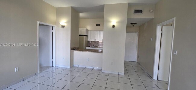 Photo - 7400 W 20th Ave Unidad 109