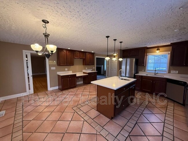 Photo - 201 Wandering Ln