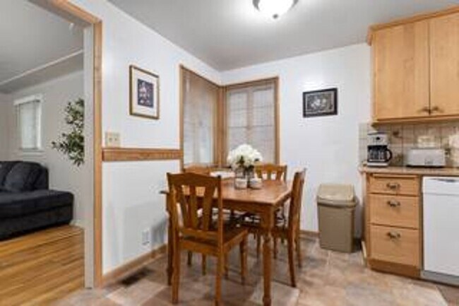 Elm Street Duplex - Elm Street Duplex Apartment Unit 1
