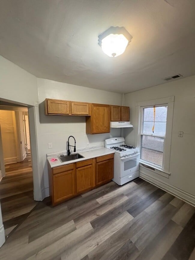 Photo - 723 W Armstrong Ave Unit B