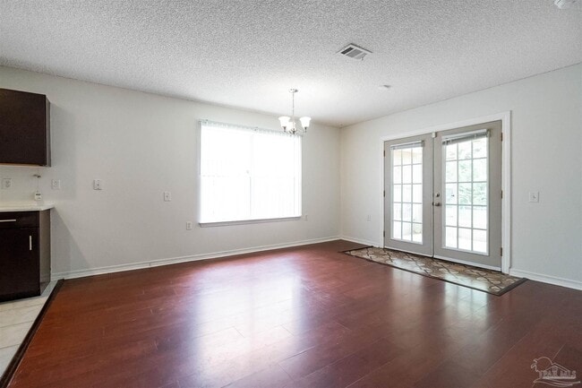 Photo - 1490 Newcastle Way