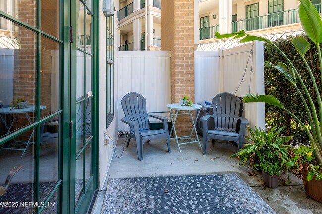 Photo - 1661 Riverside Ave