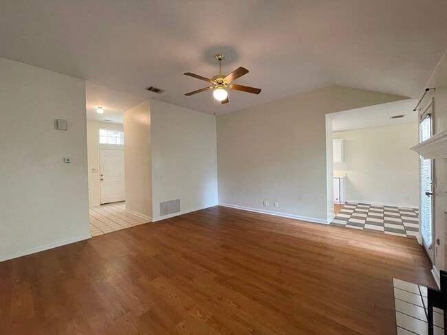 Photo - 205 Juniper Dr