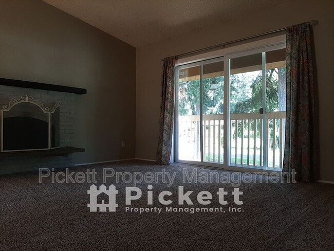 Photo - 391 NW Mosher Canyon Rd