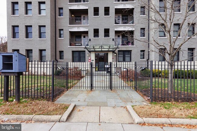 4800 Georgia Ave NW Unit 104
