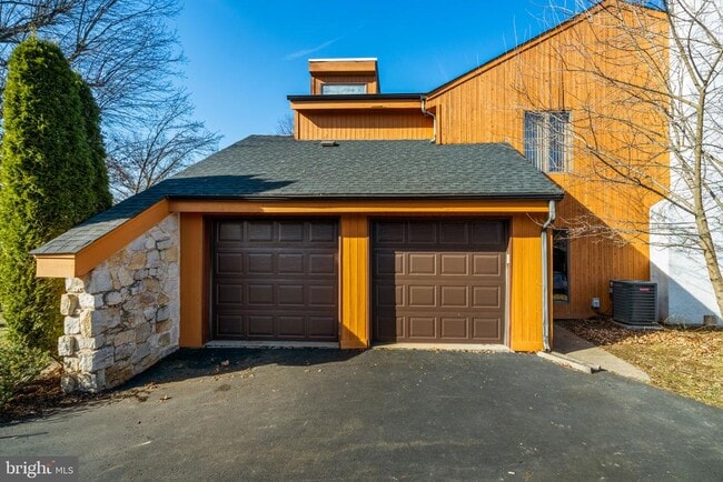 Building Photo - 509 Long Ln