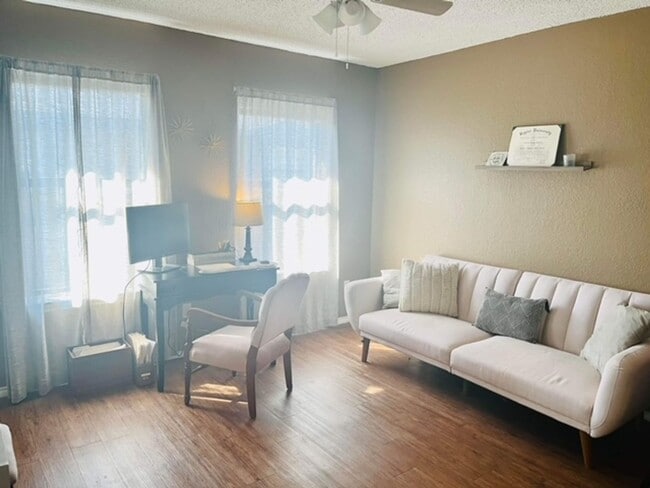 Photo - 2 Bd / 2 Ba Townhome Minutes Away From Cam...