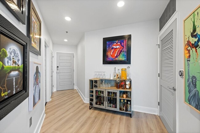 Photo - 1080 Peachtree St NE Unidad 1410