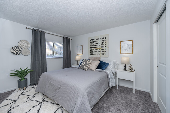 Deerfield Crossing Apartments