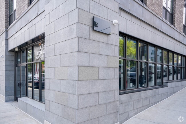 55 W 5th Street se encuentra en el sur de Boston. - SOBO Place