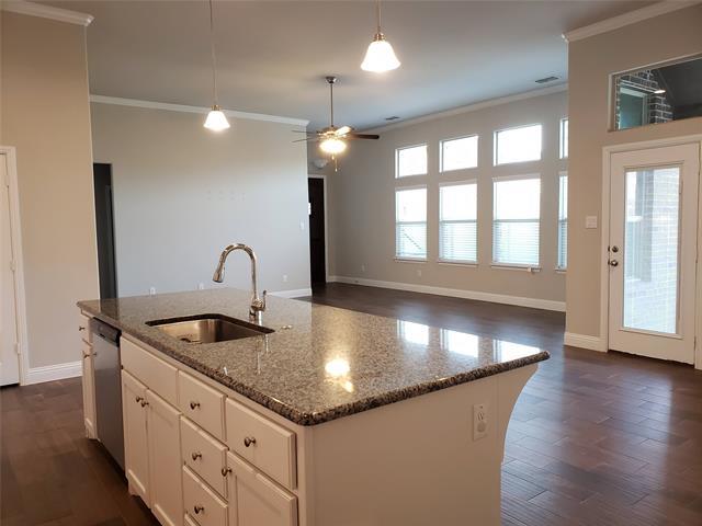Photo - 940 Parkside Dr