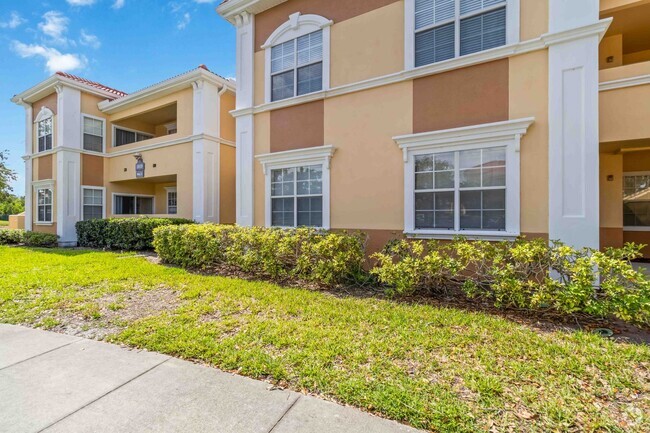 Building Photo - Nicely updated 2/2 Unit 202 Rental