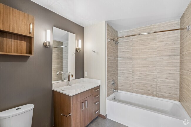 2BR, 2BA - 909SF - Bathroom - The Cue