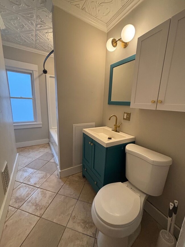 Building Photo - 117-119 Whittier Ave. Unit 118 Whittier Ave - FL 2