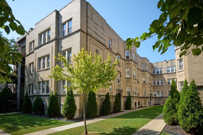 Building Photo - 6322 N Albany Ave Unit 1W Rental