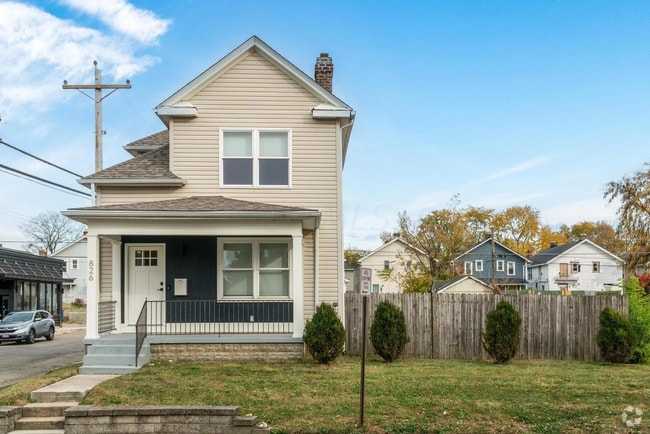 Building Photo - Elegant 3 Bed / 1.5 Bath Renovated Home in...