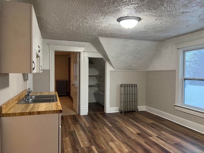 Photo - 610 N Wisconsin St