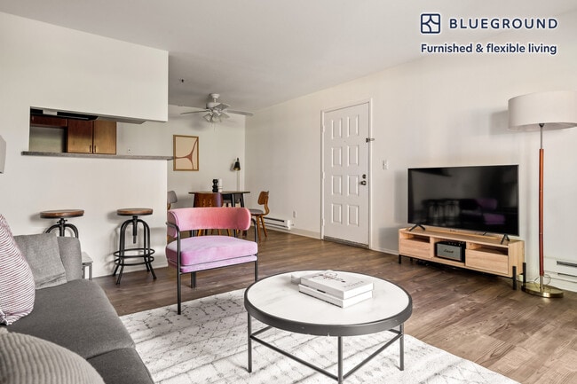 Photo - 1600 Villa St Unidad FL0-ID1084