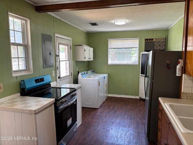 Photo - 4245 Redwood Ave