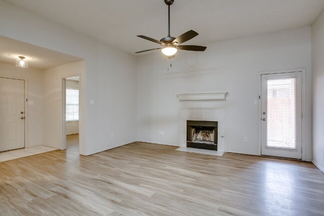 Photo - Spacious 3/2/2 Duplex!