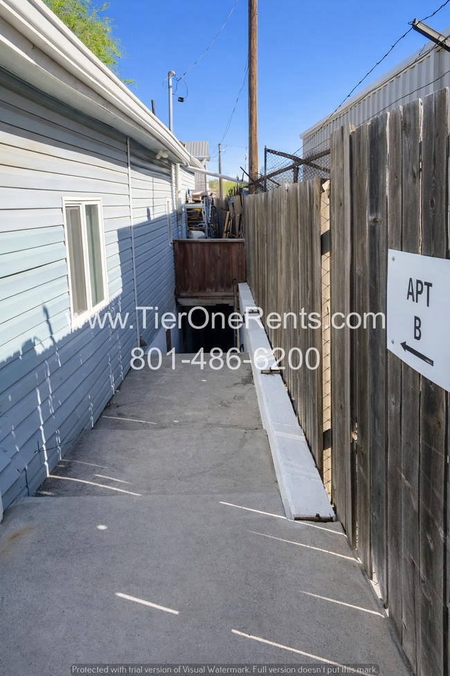 Photo - NO DEPOSIT option available for qualified renters with Obligo. Unit B