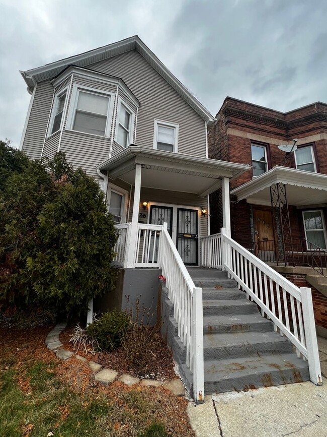 Building Photo - East Chicago Unit 1