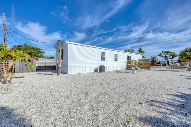 Photo - 3230 Smith St