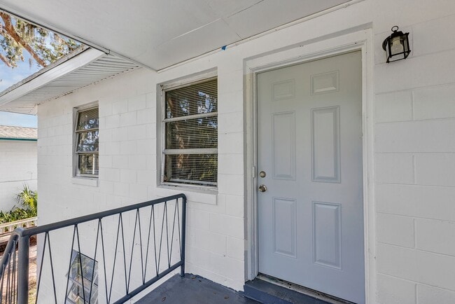 Building Photo - 751 Bellevue Ave Unit 3