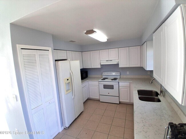 Photo - 426 Jupiter Blvd NW