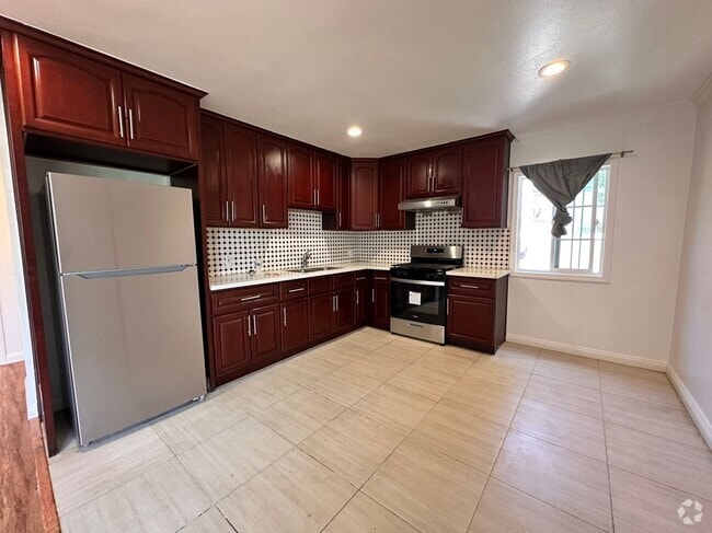 Building Photo - 5209 Navarro St Rental