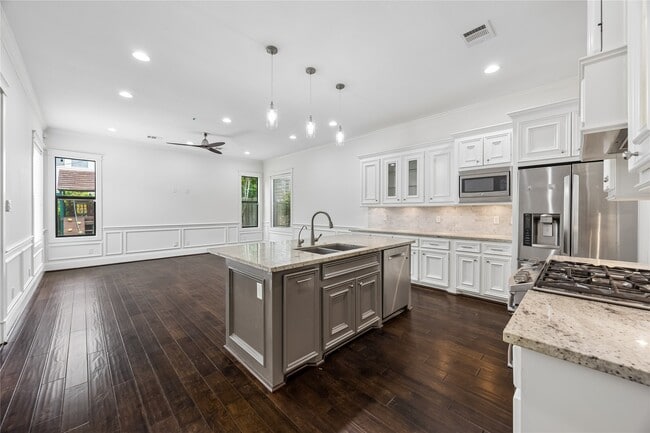 Photo - 7808 Janak Dr